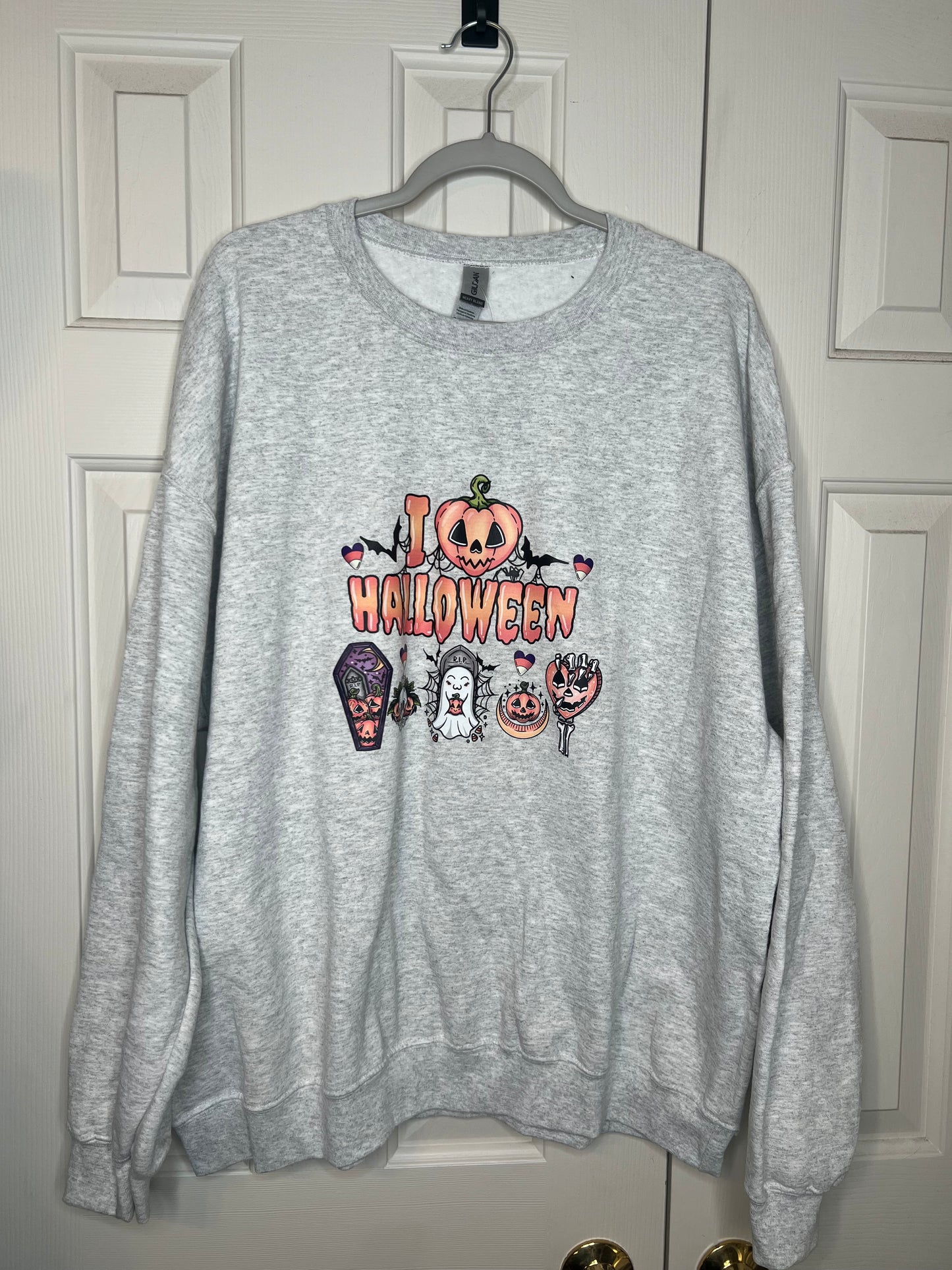 I love halloween  - Size XL Sweatshirt